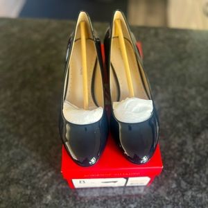 ADRIENNE VITTADINI - Navy Blue Shiny Patent Leather Pump Heels- Size 8 NWT